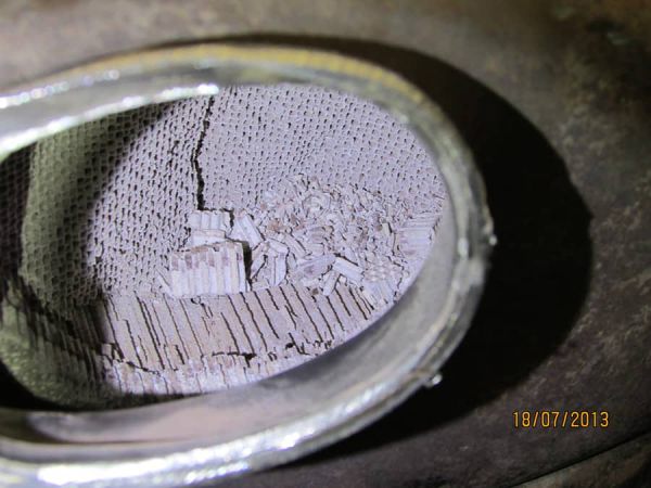 Durch Reinigung mit Flüssigkeiten zerstörter Dieselpartikellfilter eines Skoda (Kopie) Durch Reinigung mit Flüssigkeiten zerstörter Dieselpartikellfilter eines Skoda