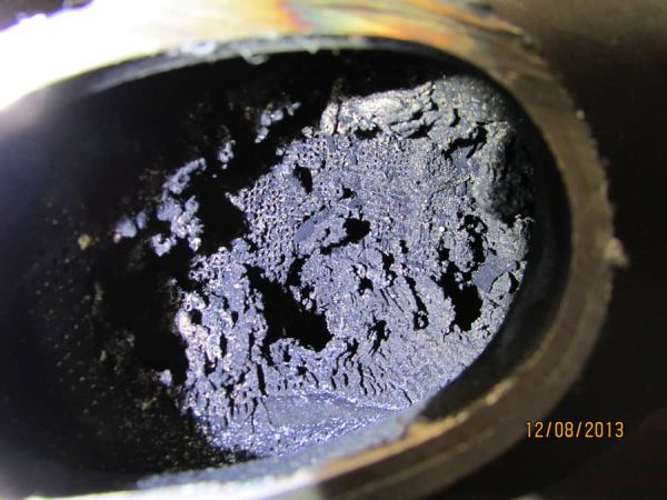 Durch Reinigung mit Flüssigkeiten zerstörter Dieselpartikellfilter eines VW Touran (Kopie) Durch Reinigung mit Flüssigkeiten zerstörter Dieselpartikellfilter eines VW Touran