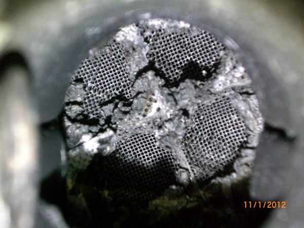 Durch Reinigung mit Flüssigkeiten zerstörter Dieselpartikellfilter eines Mazda (Kopie) Durch Reinigung mit Flüssigkeiten zerstörter Dieselpartikellfilter eines Mazda